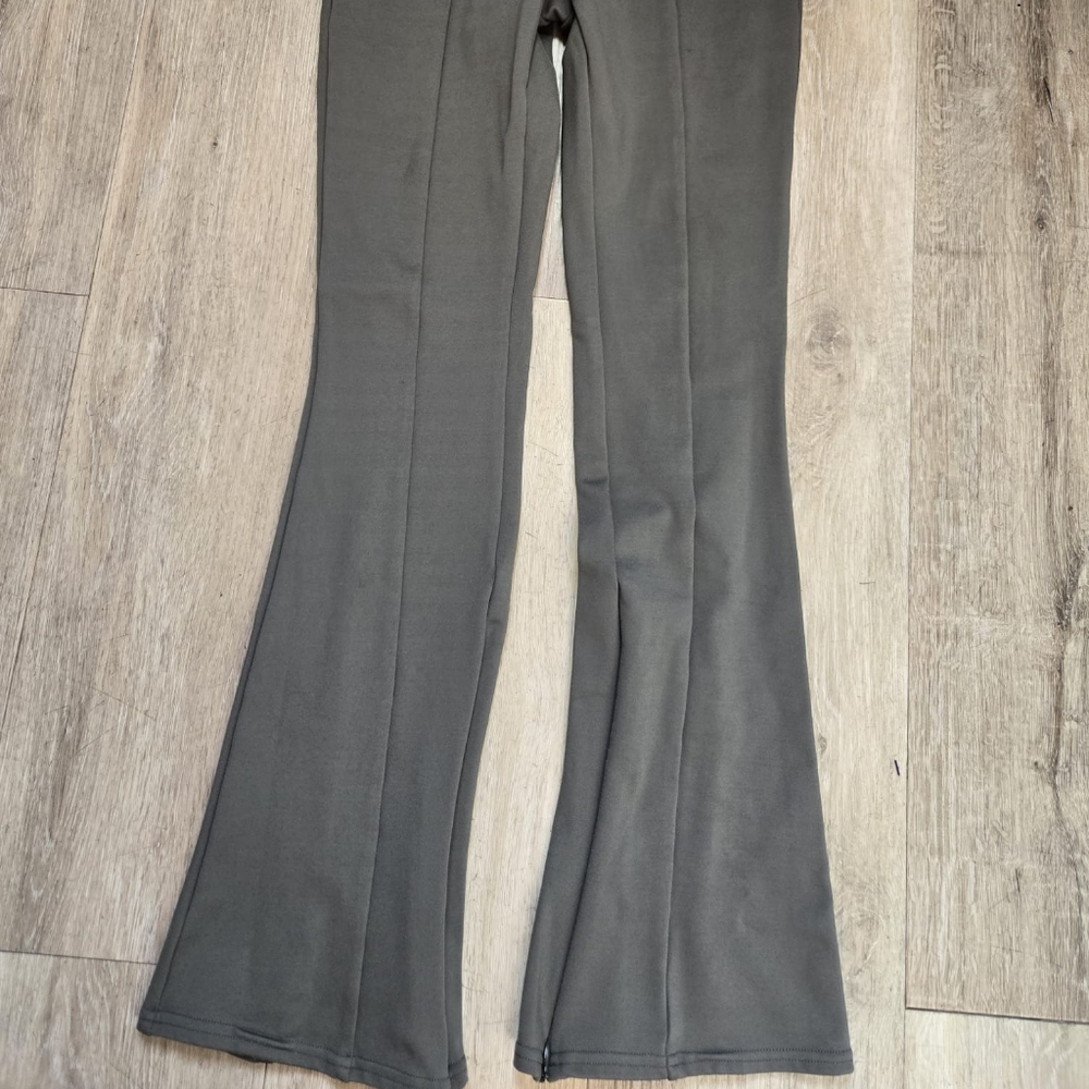 Alo Yoga Airbrush Flutter Leggings Size XSmall Green Color - Picture 6 of 6